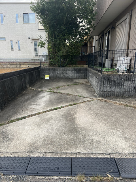 川西市緑台 3丁目駐車場の駐車場写真