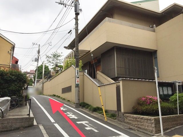 本城寺を右手にして直進