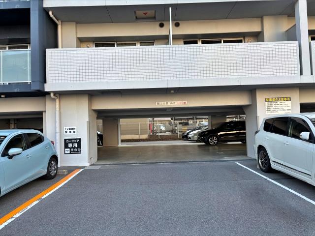 サンソレイユ新大宮駐車場の駐車場写真
