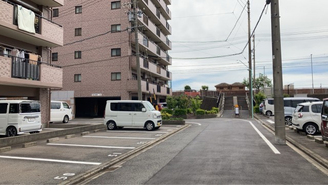 愛知県名古屋市港区中川本町の駐車場写真