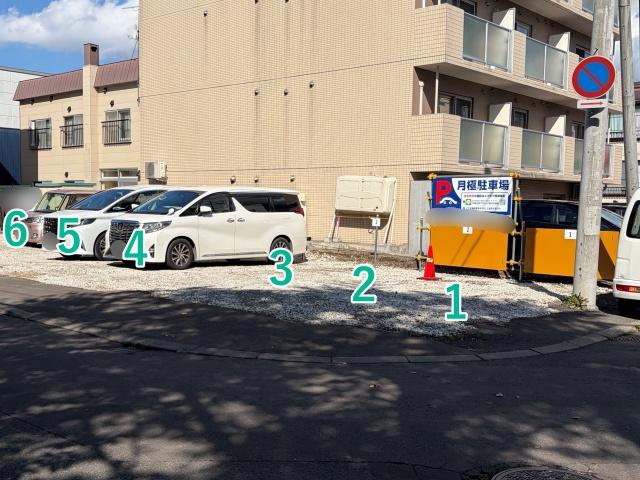 東札幌2-5パーキングの駐車場写真