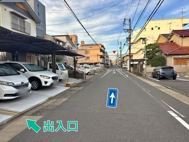 白砂町1丁目11 個人宅☆アキッパ駐車場の駐車場写真