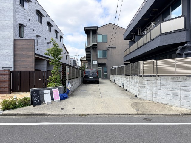アップリンクス駐車場の駐車場写真