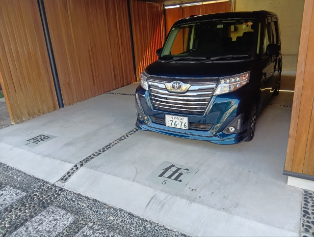 夜間用17時〜9時まで【新開地駅徒歩１分屋根付！】お寺(妙法華院）の駐車場0〜9時用の駐車場写真