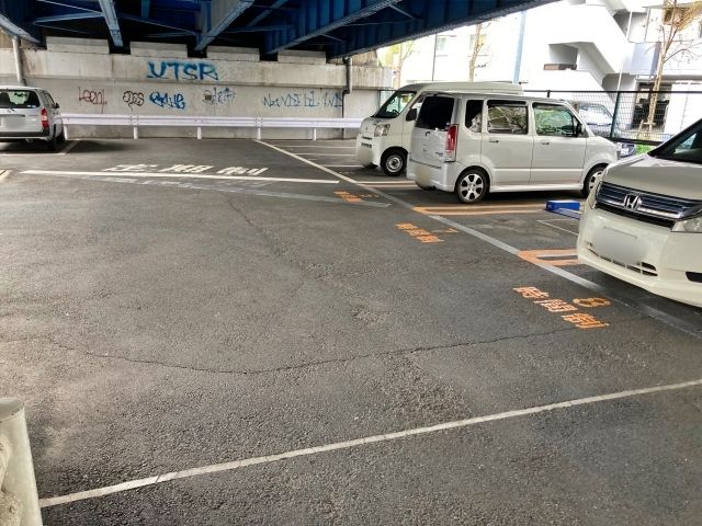 駐車場内
