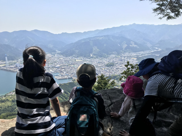 塩谷税理士事務所 駐車場　熊野古道馬越峠登り口すぐの駐車場写真