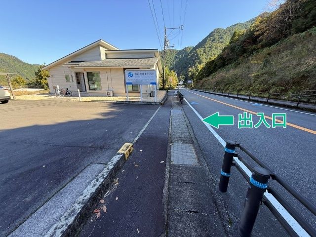 塩谷税理士事務所 駐車場　熊野古道馬越峠登り口すぐの駐車場写真