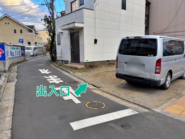 [8d1a3]本木東町16 アキッパ駐車場の駐車場写真