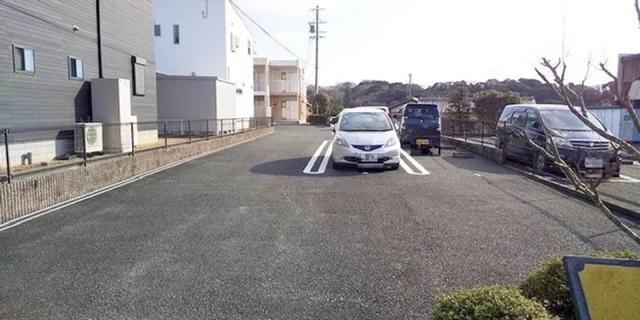 レオパレスサンヒルズⅢ駐車場【17701】の駐車場写真