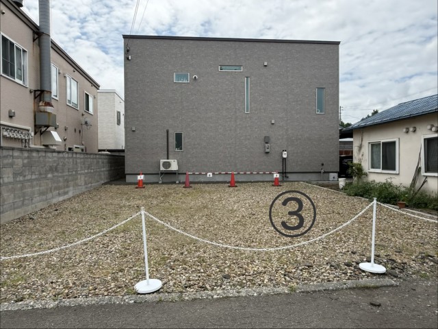 朝日町3丁目14番地の駐車場写真