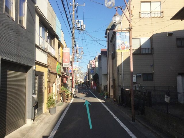 【道順6】しばらく直進する道の途中の背景です。
