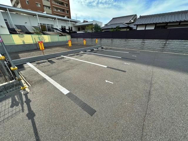 船堂モータープールの駐車場写真