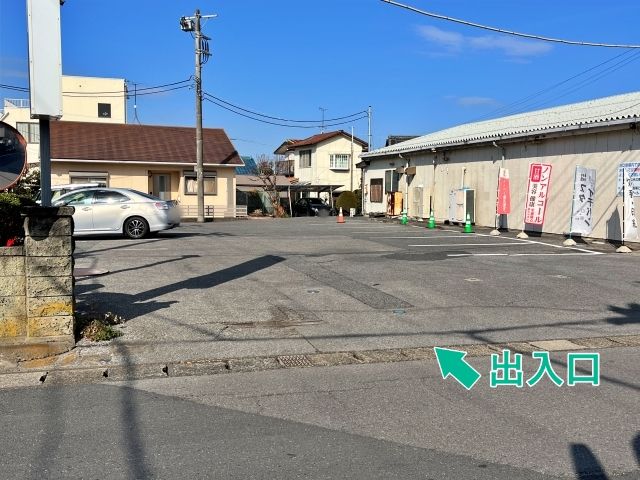 エノタケ商店　店舗側駐車場の駐車場写真