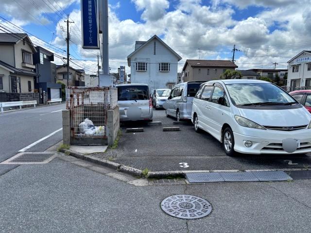 秋篠タウンハイツ駐車場の駐車場写真