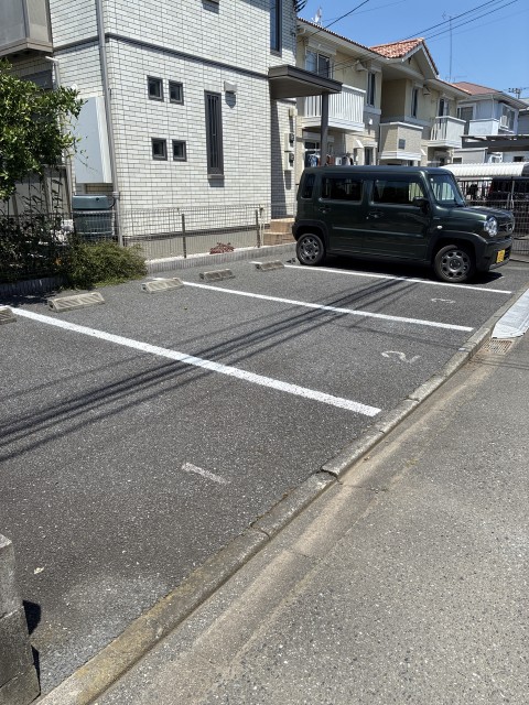 西橋本4丁目10-12駐車場の駐車場写真