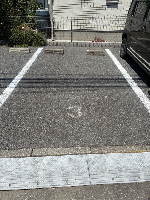 西橋本4丁目10-12駐車場の駐車場写真