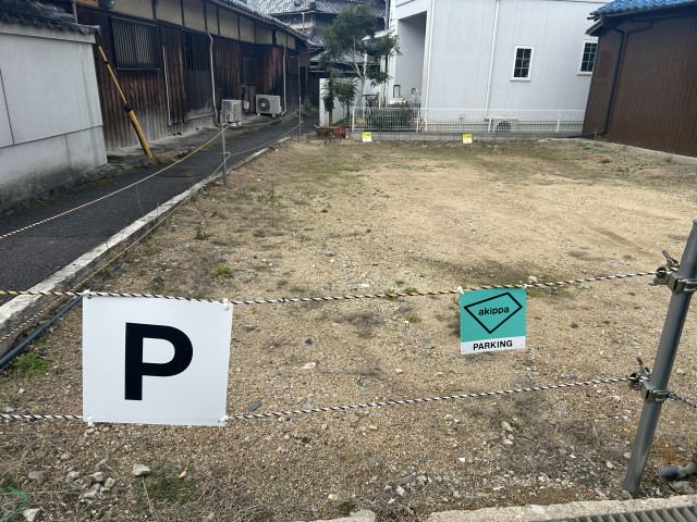 熊取駅近🅿️ 大久保中の駐車場写真