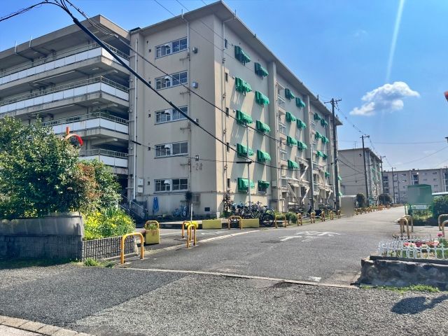 金岡東第3 団地駐車場(9号棟付近)の駐車場写真