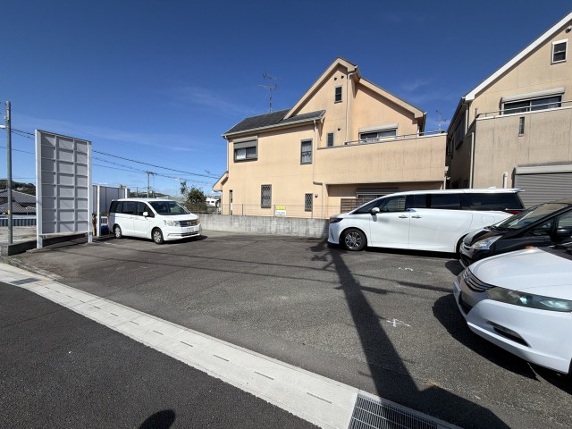 兵庫県川西市見野2の駐車場写真