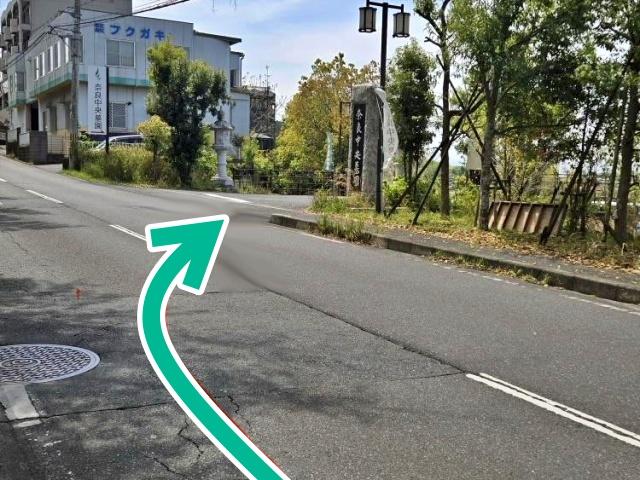 高円高校上 東山墓地近く駐車場（山之辺の道横）の駐車場写真