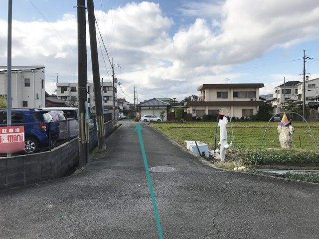 【道順1】東山1丁目交差点」から「西」に直進、「船橋交差点」を超え、2つ目の角を「右折」、1つ目の角を「左折」、1つ目の角を「右折」してください。