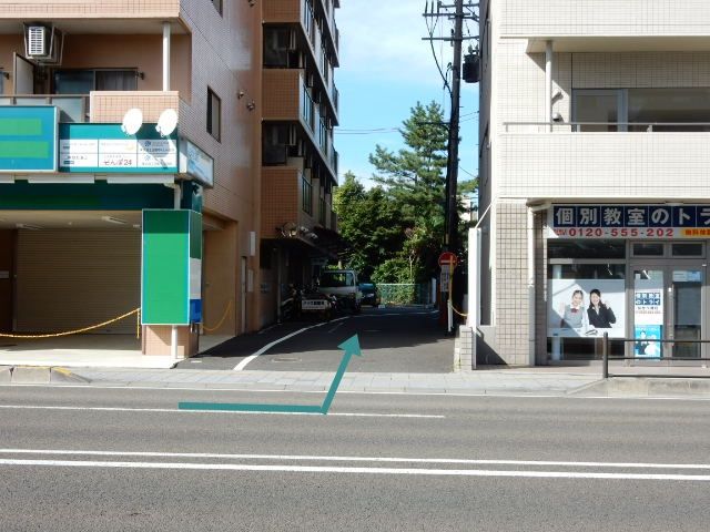 【道順3】個別教室トライの看板を目印に左折してください