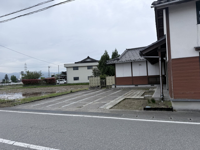 吉倉BASEの駐車場写真