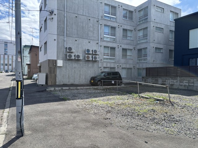 本通8丁目北3-13駐車場の駐車場写真