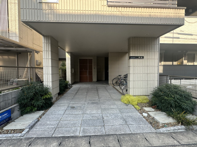 本山駅徒歩3分ルナ•ルミエール本山駐車場の駐車場写真