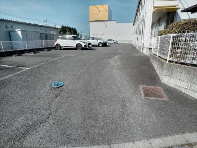 レオパレスファミール駐車場【16979】の駐車場写真