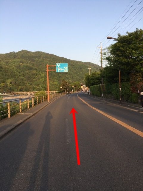 【道順1】罧原堤四条・太秦方面から渡月橋方面への道を直進してください。