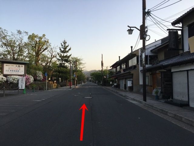 【道順3】直進し、天龍寺を通過してください。