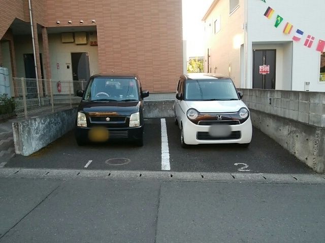 メゾン ヴェルディールの駐車場写真