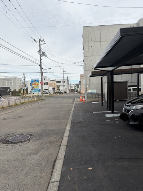 【札幌ドーム福住口230m】福住3条5丁目2-39カーポート外駐車場の駐車場写真