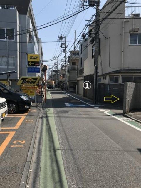【道順1】「タイムズ 井の頭第2」の向かいの道(南方面)へ進入。