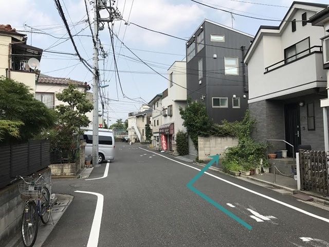 駐車場間違いにご注意ください。