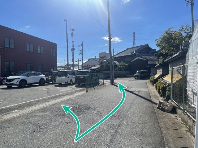堀端ガレージの駐車場写真