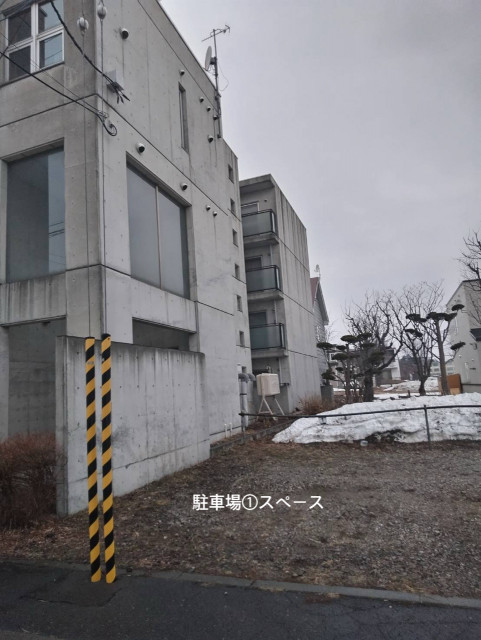 【駅近・ツルハ近く】北広島市中央5丁目1-5駐車場　マンションSANGAの駐車場写真