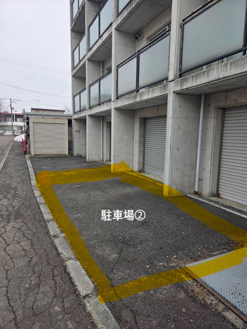 【駅近・ツルハ近く】北広島市中央5丁目1-5駐車場　マンションSANGAの駐車場写真