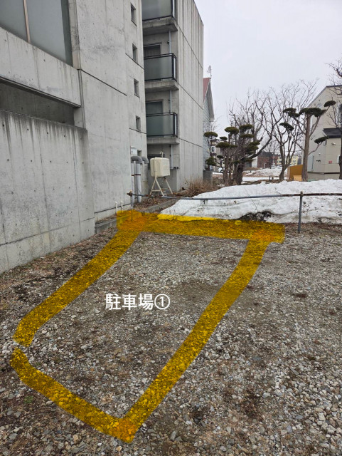 【駅近・ツルハ近く】北広島市中央5丁目1-5駐車場　マンションSANGAの駐車場写真