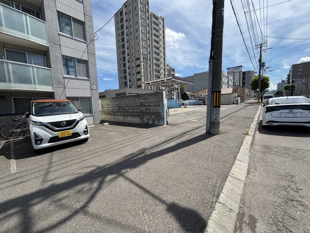 豊平3条11丁目1-24駐車場の駐車場写真