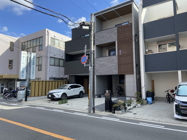 吉井　ナニワ診療所2件隣の駐車場写真