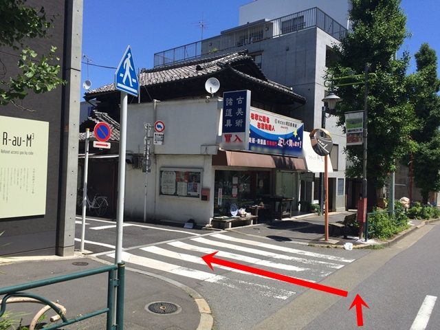 【道順1】大通りからこちらの角に入ってください。