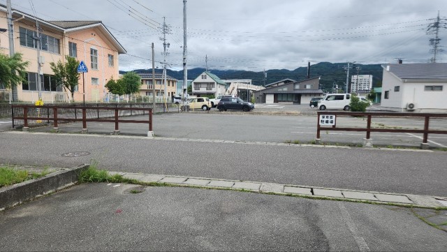 長野県諏訪郡下諏訪町西四王の駐車場写真
