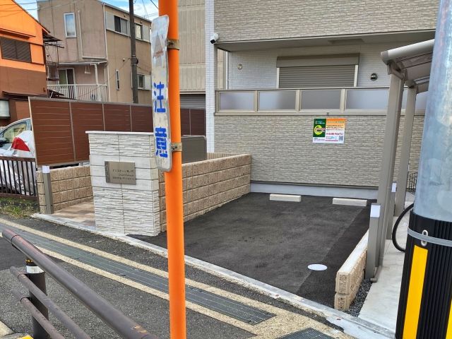 クリエオーレ滝ノ町の駐車場写真