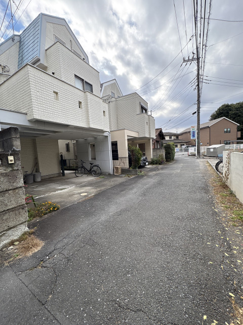 中和泉1丁目7-8駐車場の駐車場写真