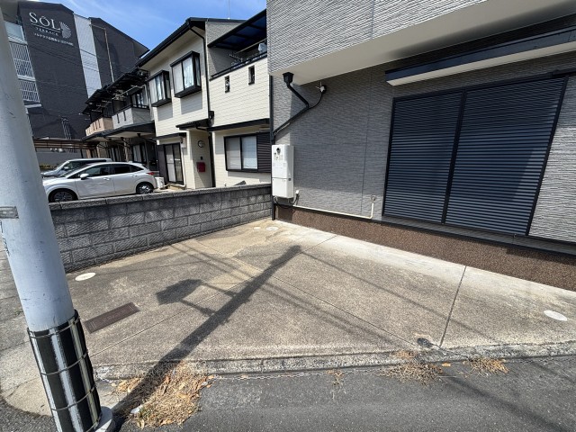 八条寺内町26-7駐車場の駐車場写真