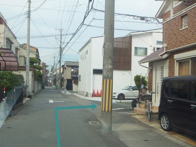 左折後、東向きの一方通行道路へ右折