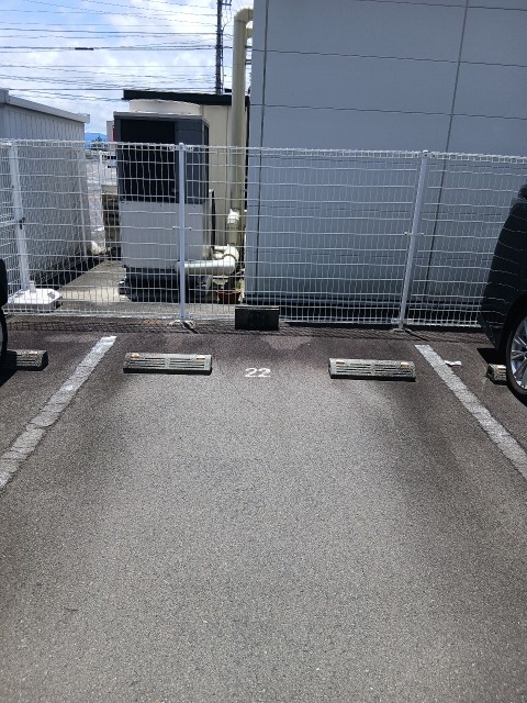 屋島西町1992-3駐車場22番の駐車場写真