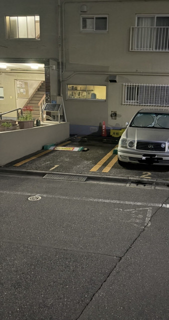 ヒビキ駐車場１番(マルヨネマンションの駐車場写真